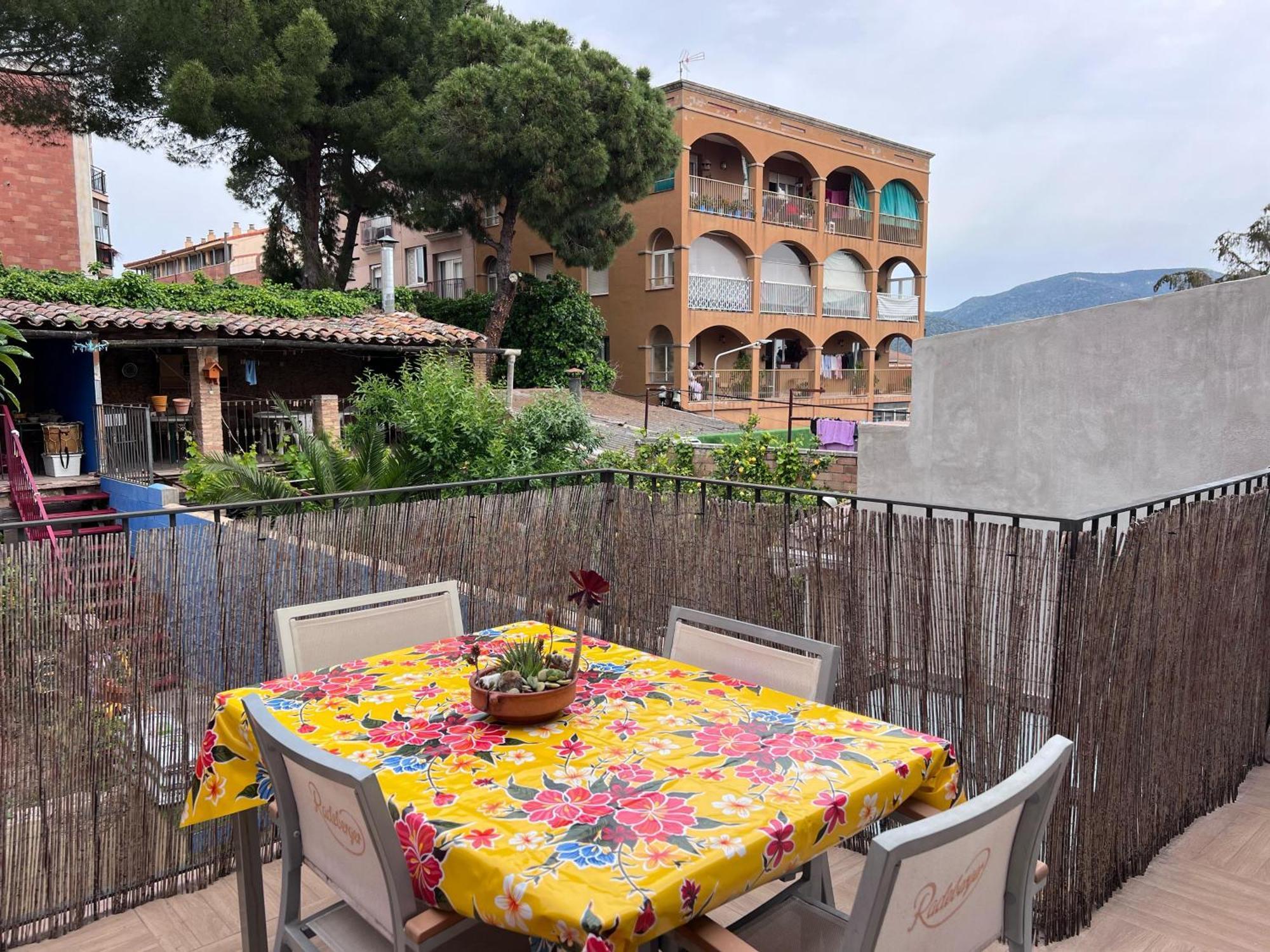 Alojamiento Con Encanto En Planta Superior Ideal Para Trabajo Y Escapadas Familiares En Montserrat Esparraguera Luaran gambar