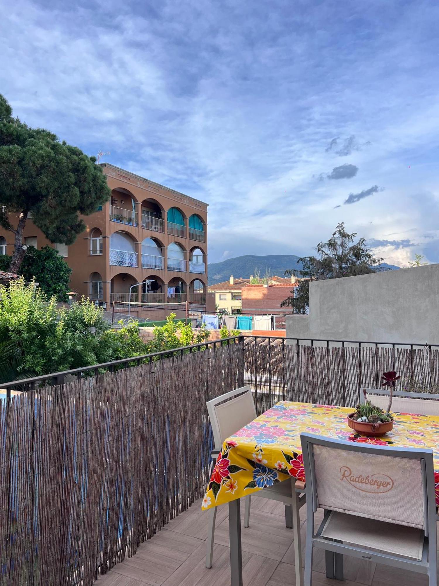 Alojamiento Con Encanto En Planta Superior Ideal Para Trabajo Y Escapadas Familiares En Montserrat Esparraguera Luaran gambar